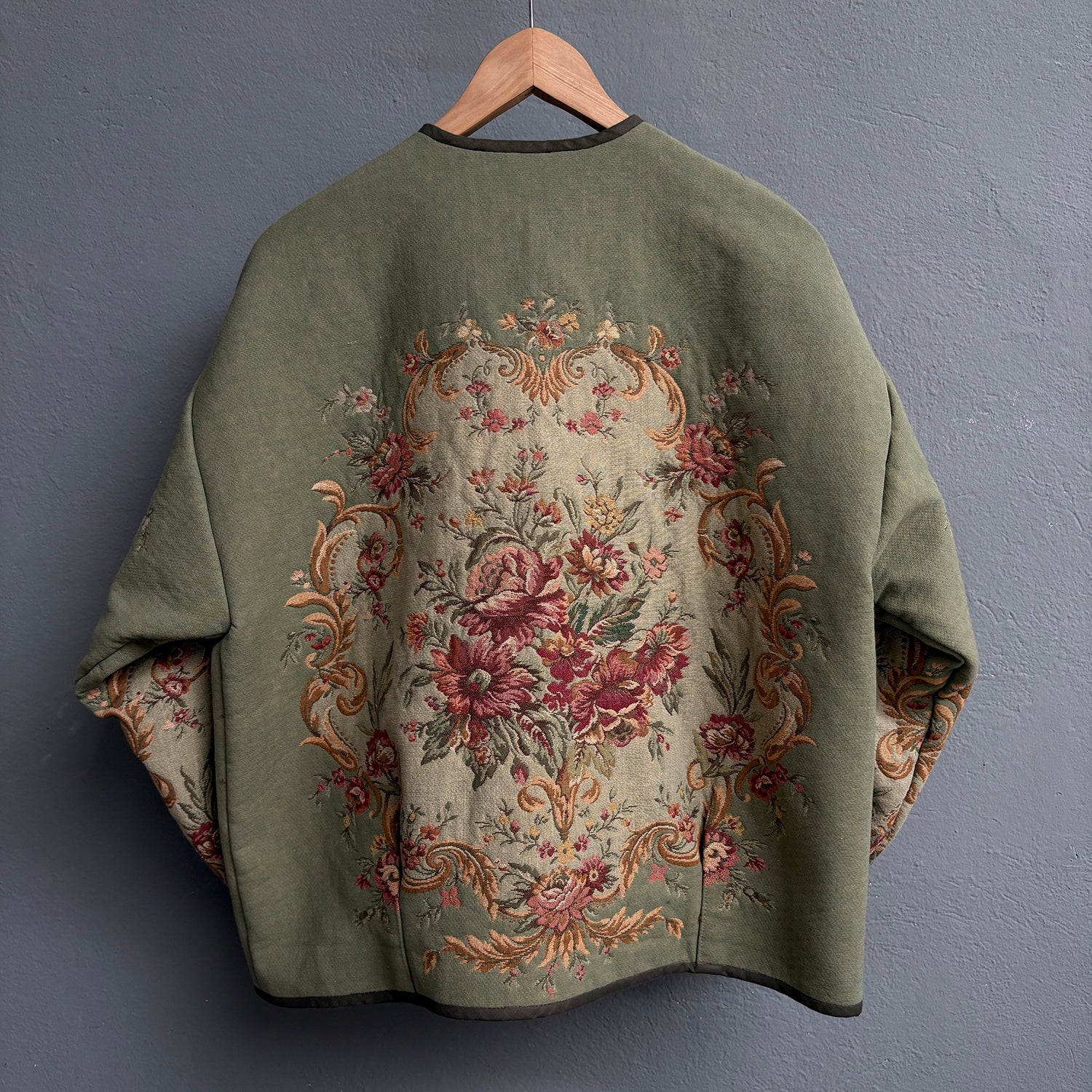 Bomber verte et brodée