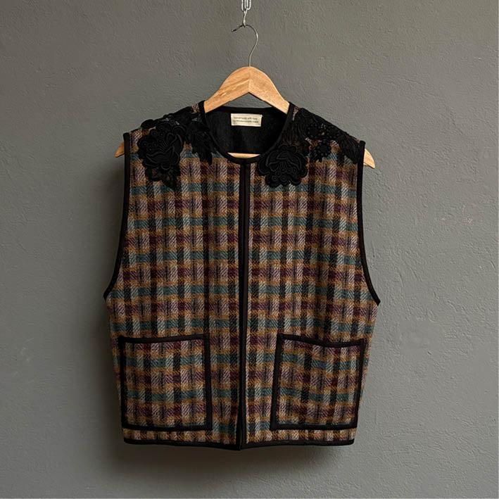 Gilet avec broderie épaule