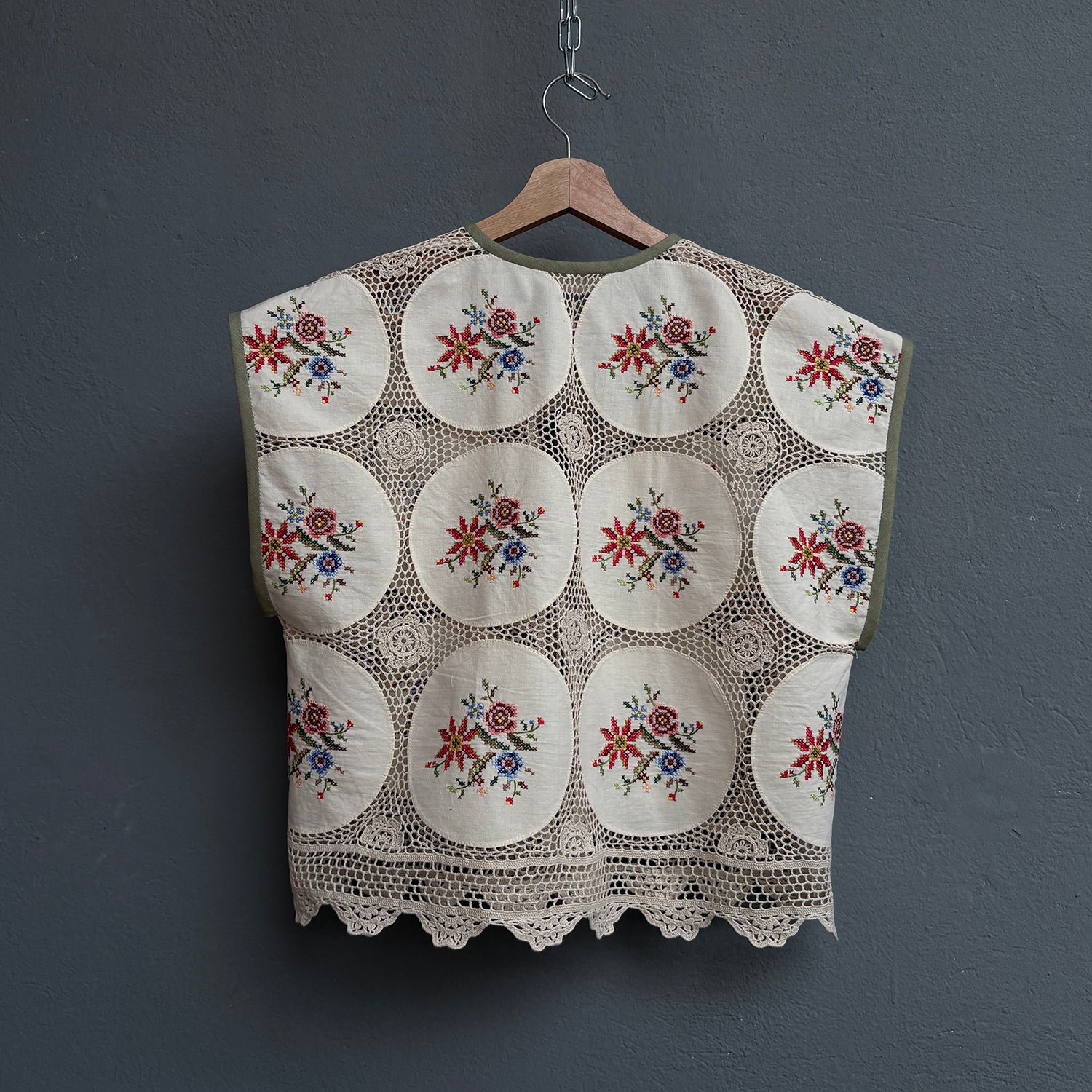Gilet dentelle brodée