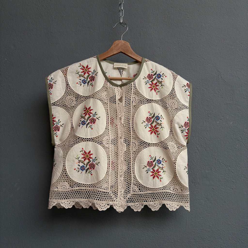 Gilet dentelle brodée
