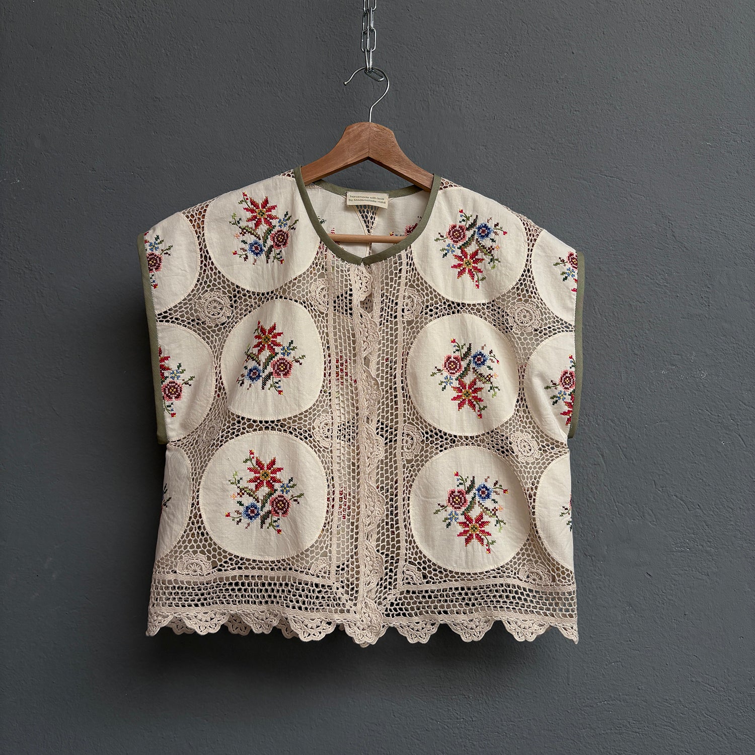 Gilet dentelle brodée