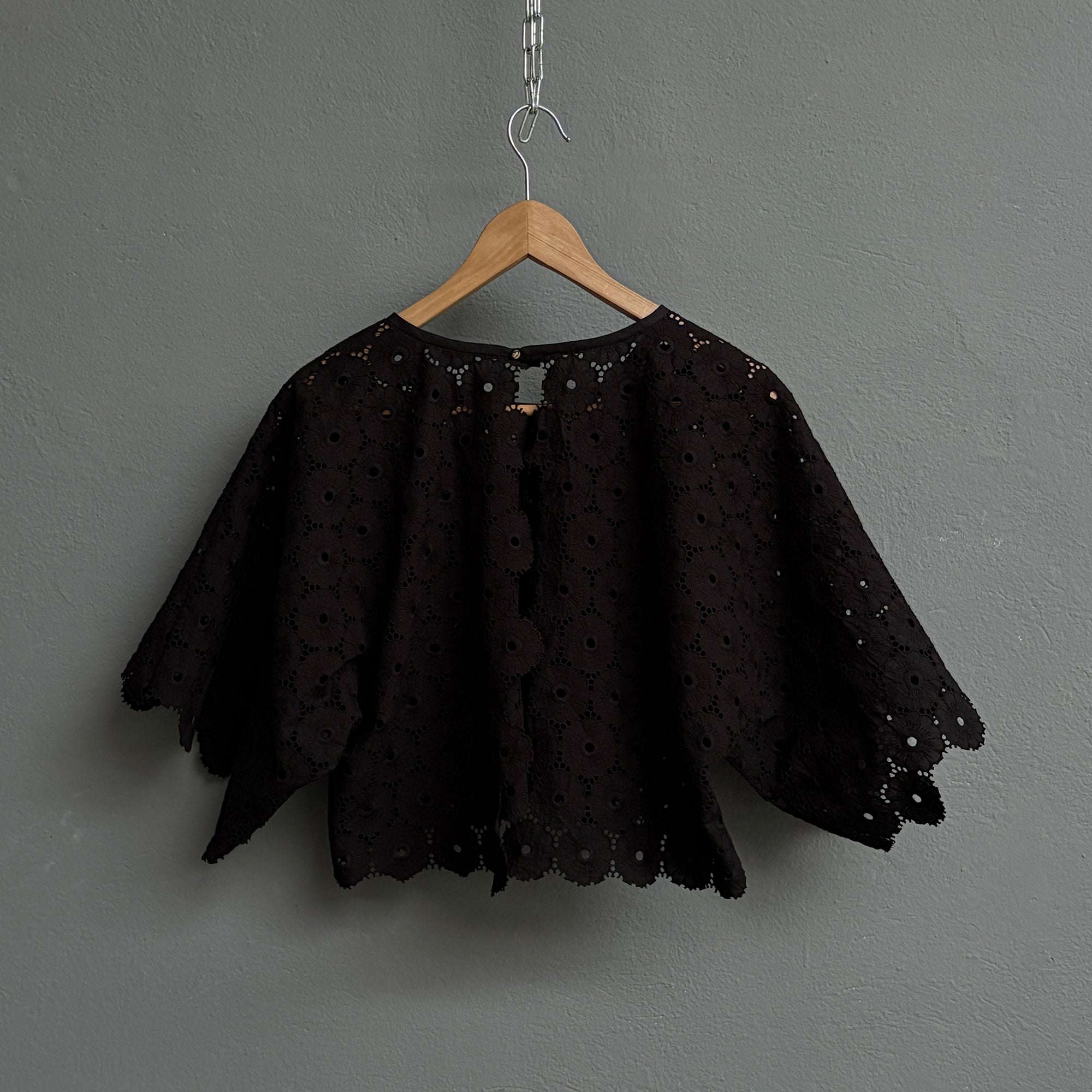 Crop top en broderie anglaise