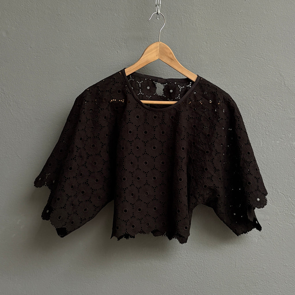 Crop top en broderie anglaise