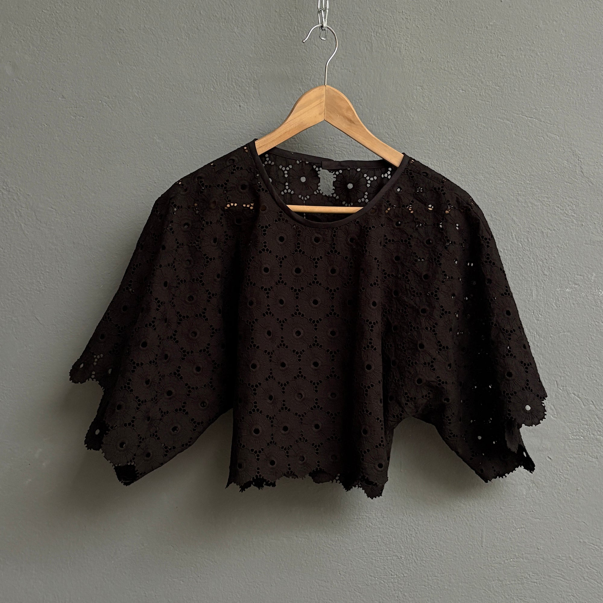 Crop top en broderie anglaise