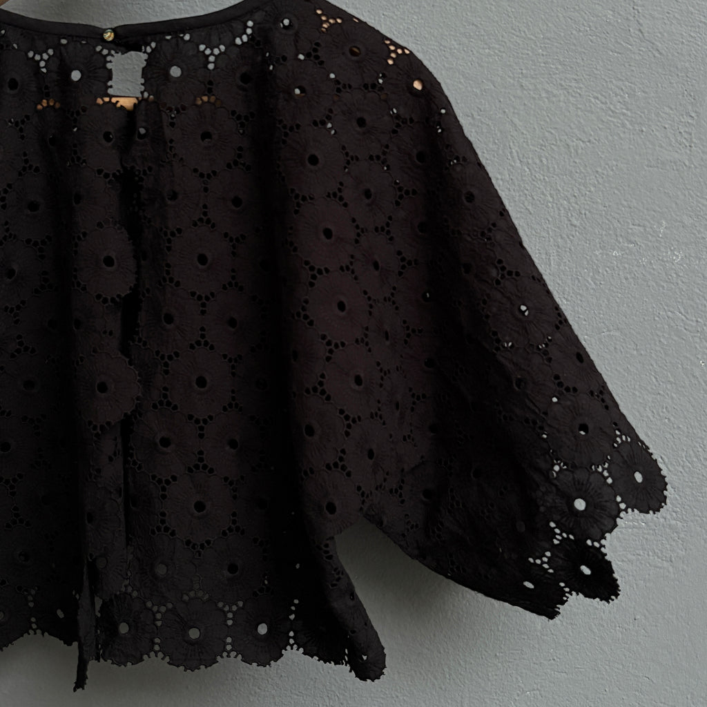 Crop top en broderie anglaise