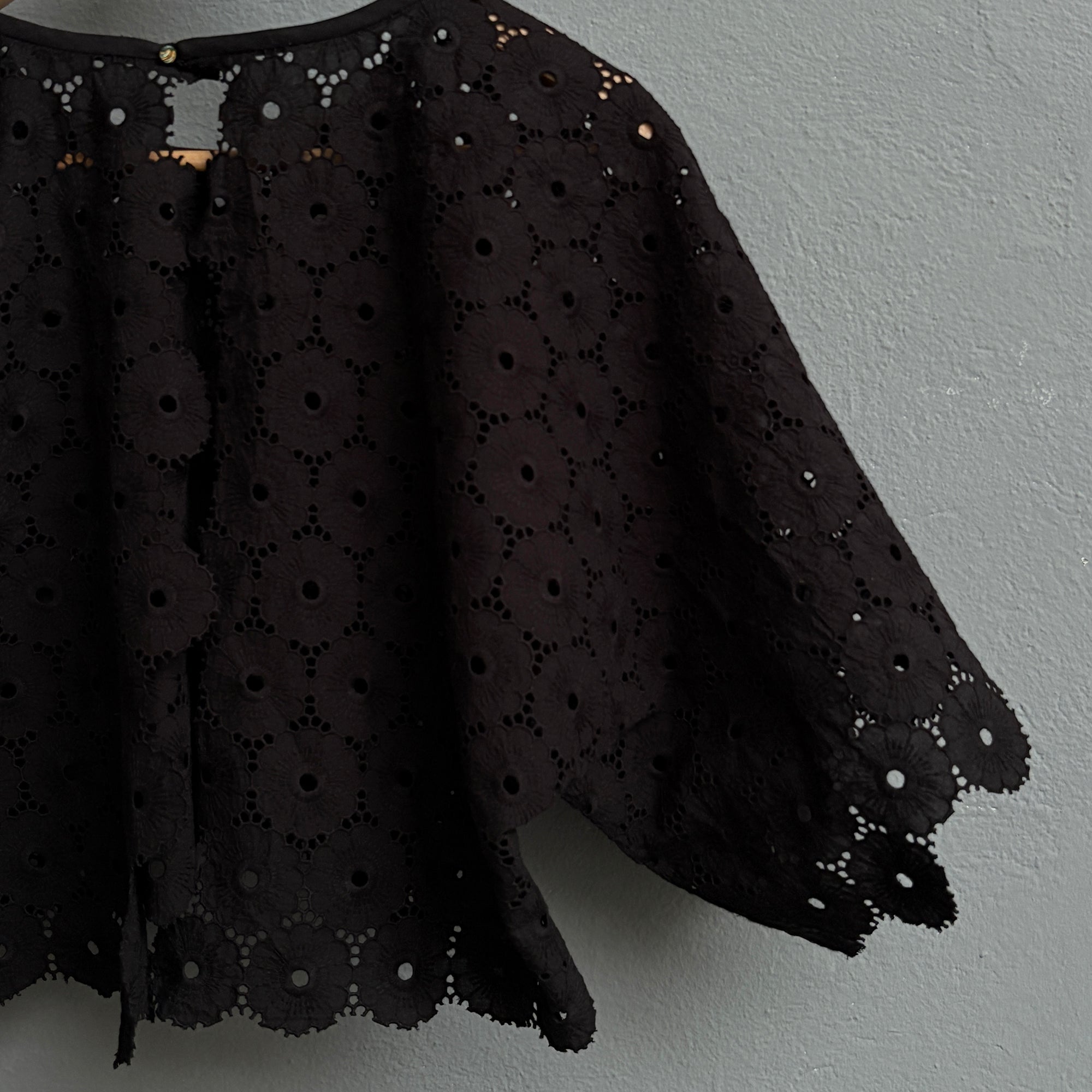 Crop top en broderie anglaise