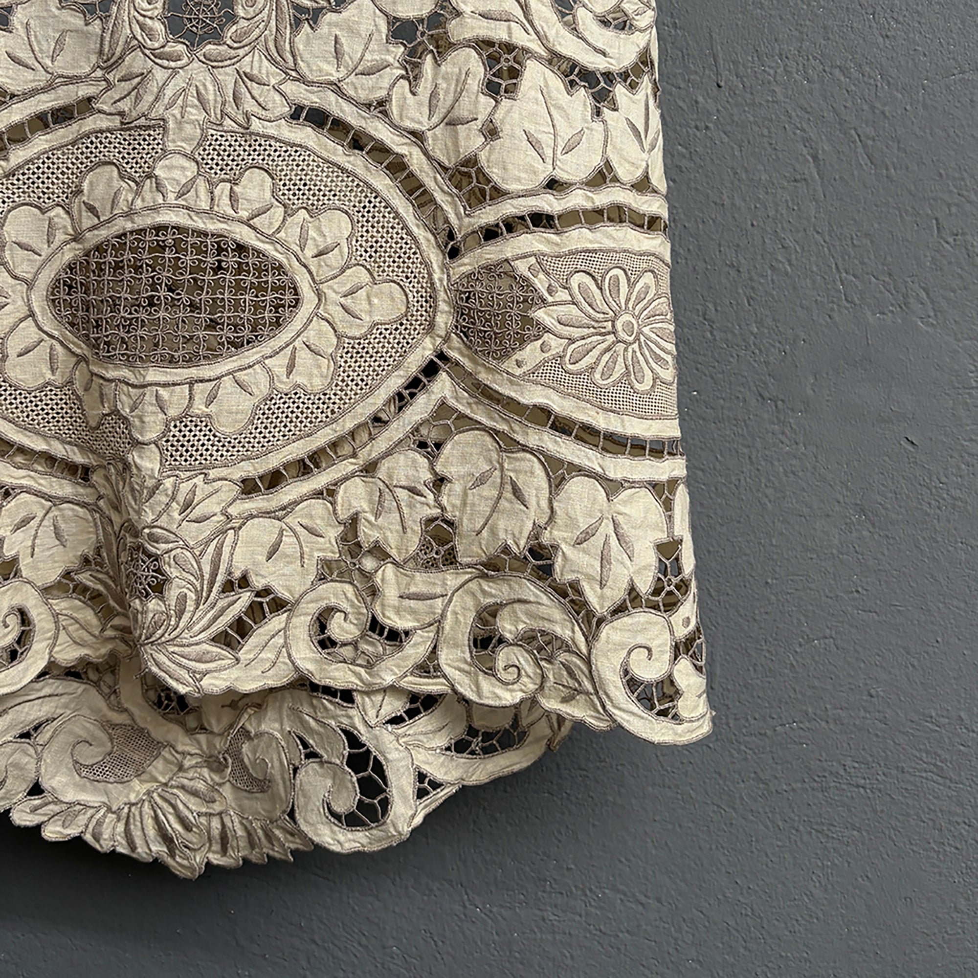 Dos nu en dentelle