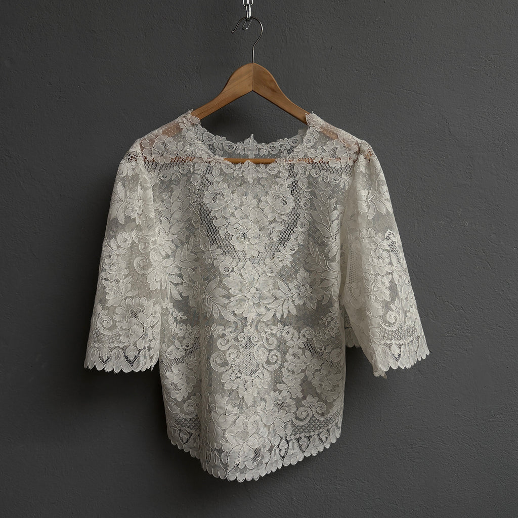 Top tulipe en dentelle blanche