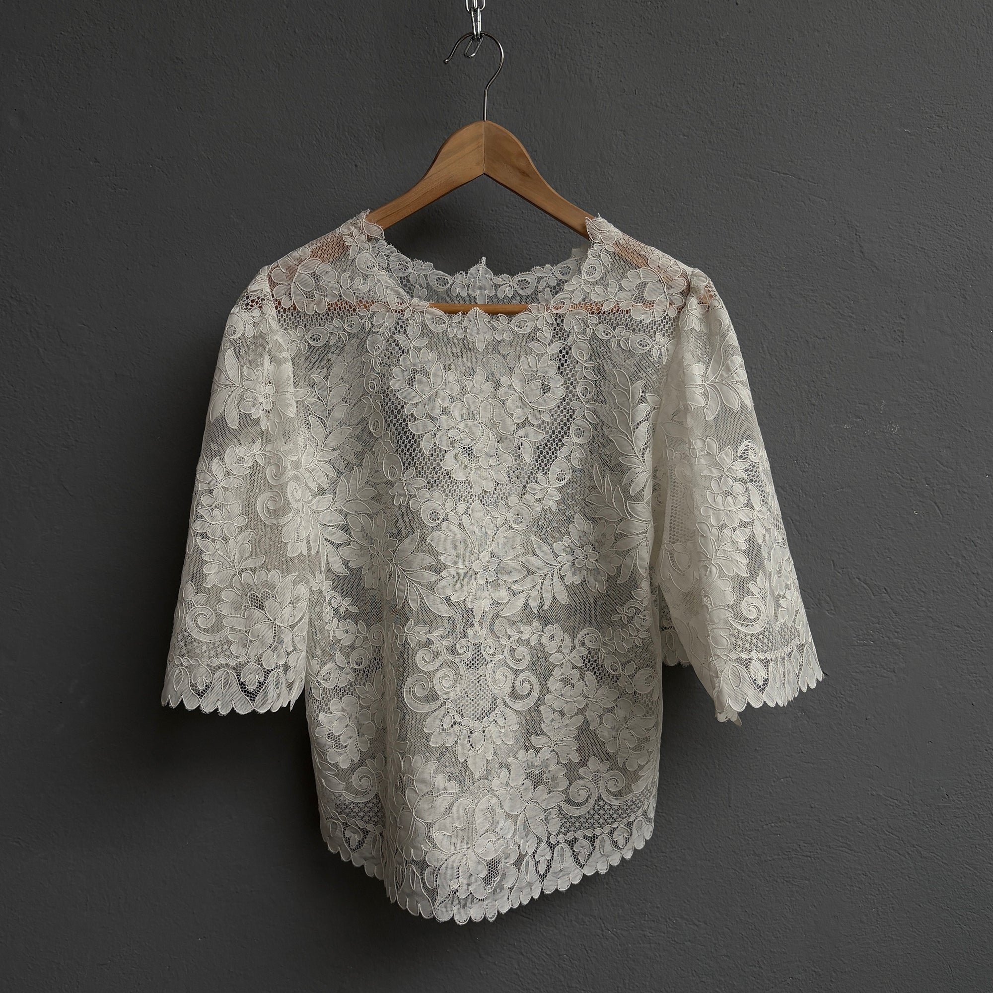 Top tulipe en dentelle blanche