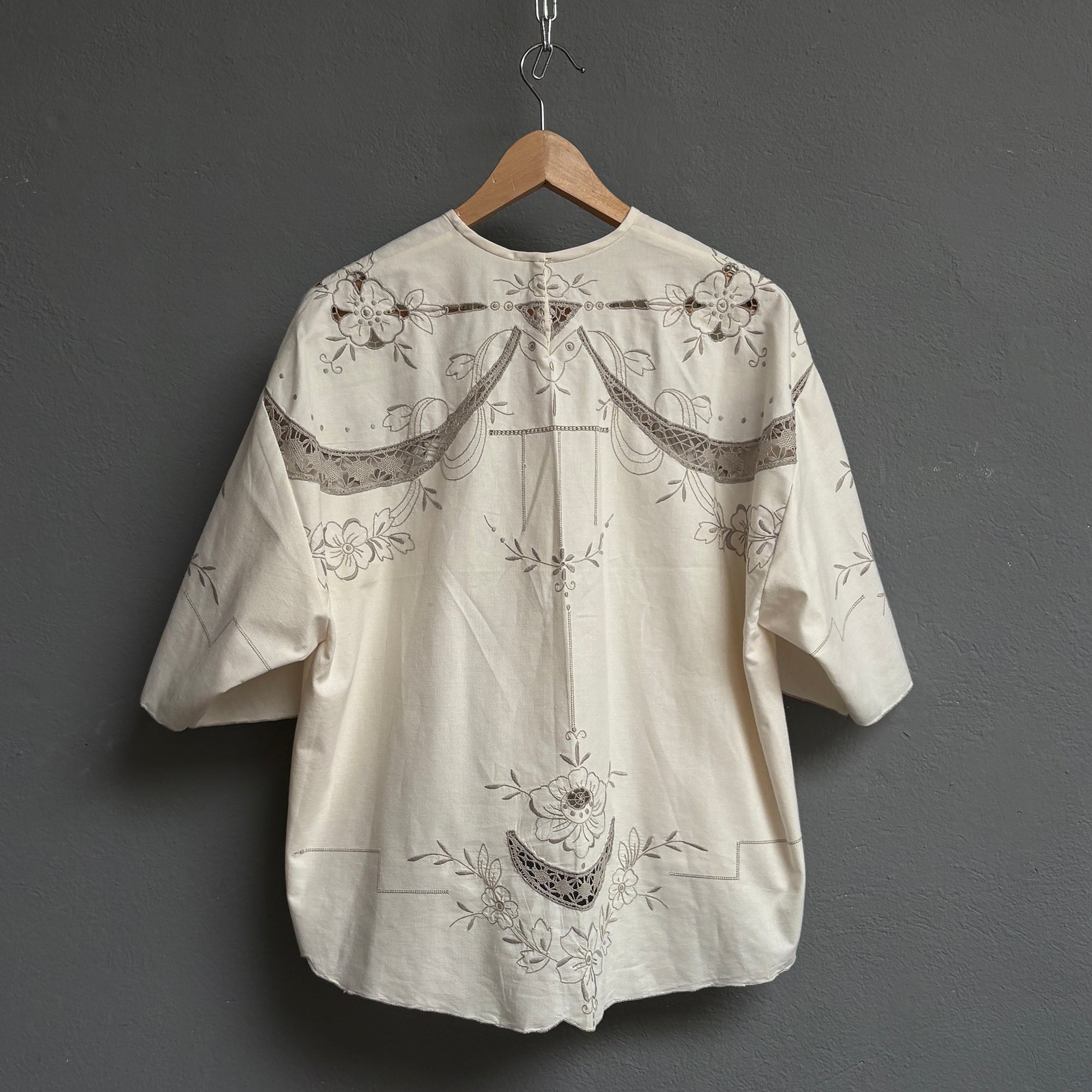 top tee-shirt brodé