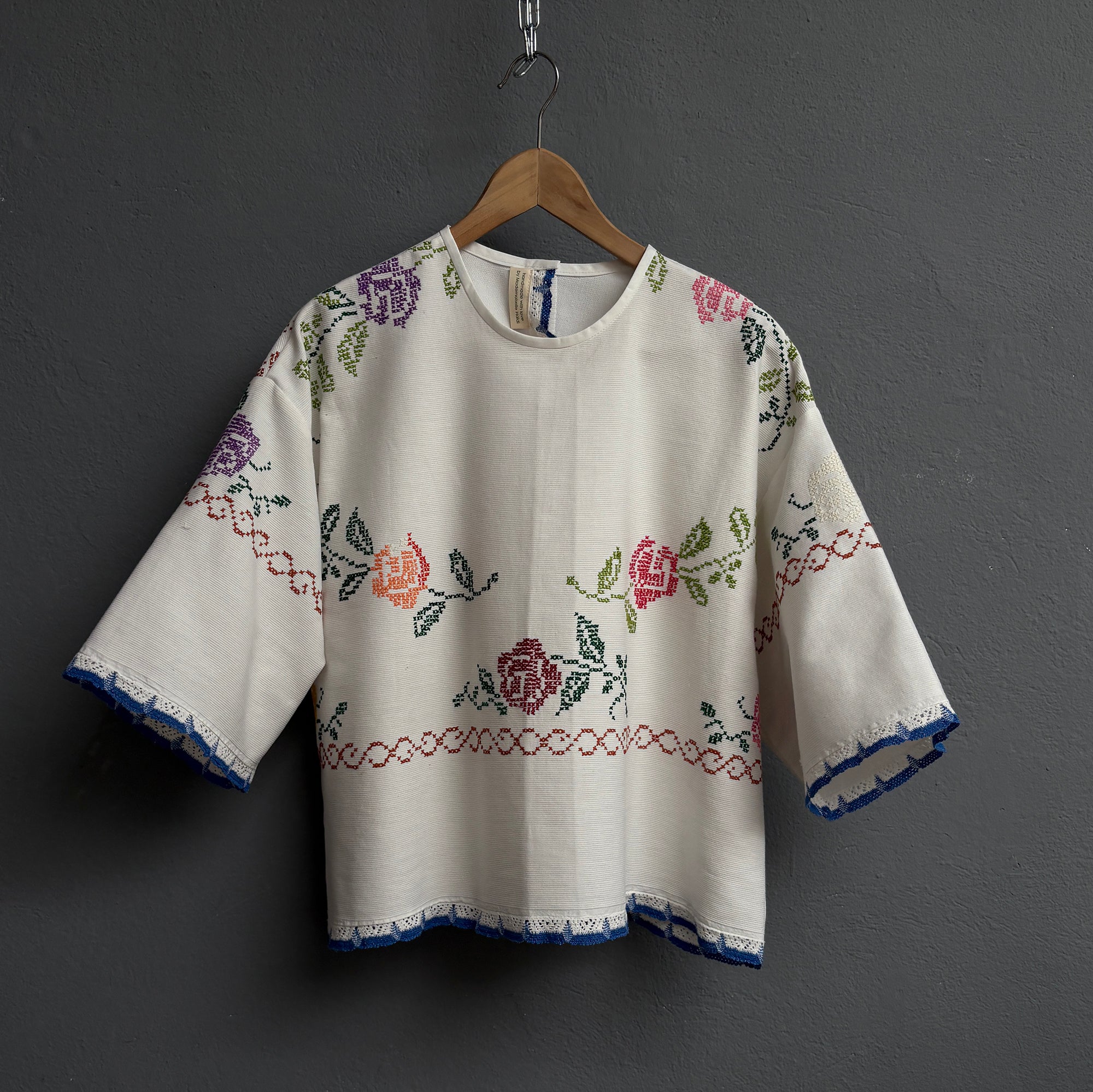Top tee-shirt brodé